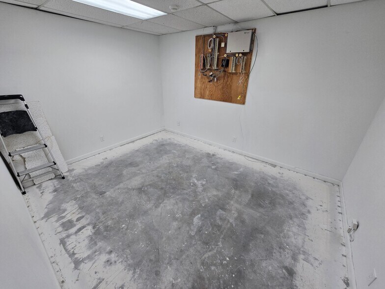 More Photos Of 7800 W Oakland Park Blvd, Sunrise Medical For Lease