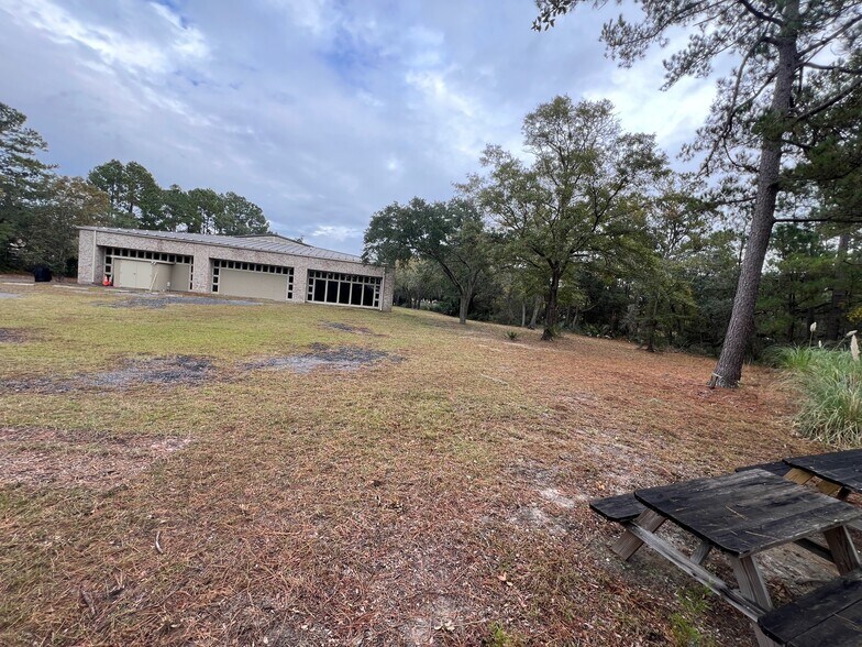 More Photos Of 4425 Belle Oaks Dr, North Charleston Light Distribution For Sale