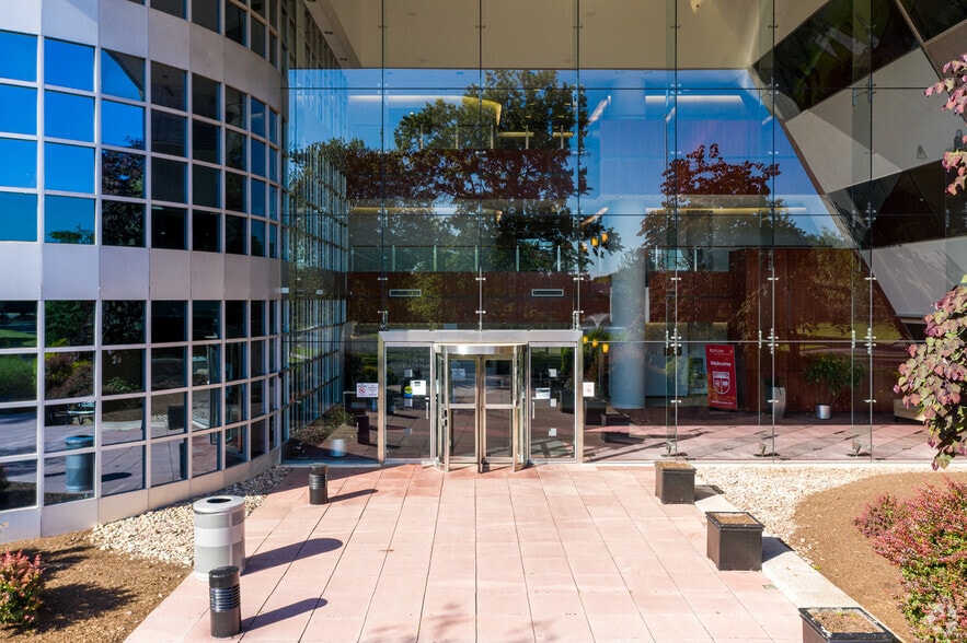 More Photos Of 300 Atrium Dr, Somerset Office For Lease