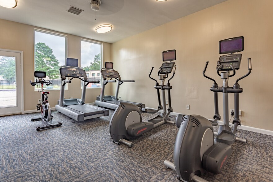 More Photos Of 104 Landmark Ct, Newport News Apartments For Sale