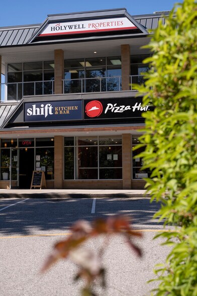 More Photos Of 5755 Cowrie St, Sechelt Storefront For Lease