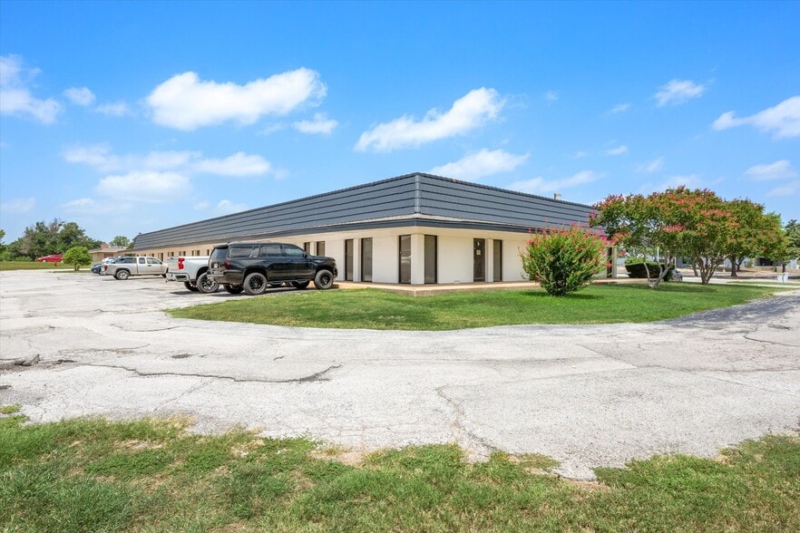 More Photos Of 2701 Osler Dr, Grand Prairie Medical For Sale