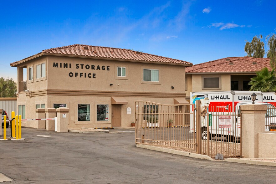 More Photos Of 13551 W Glendale Ave, Glendale Self Storage For Sale