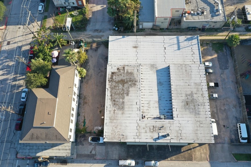 More Photos Of 2415 Church St, Galveston Light Distribution For Lease