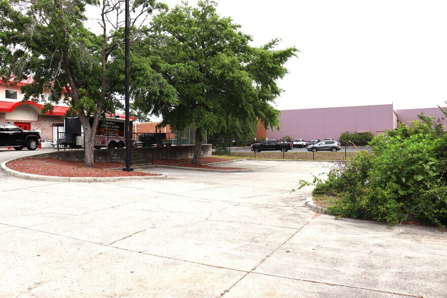 More Photos Of 8232 Market St, Wilmington Freestanding For Sale