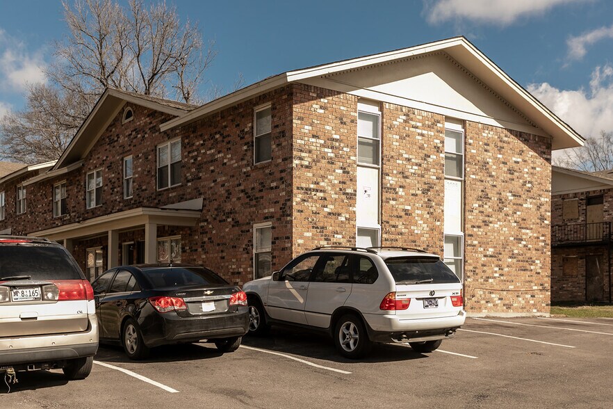 More Photos Of 3081 St. Charles Dr, Memphis Apartments For Sale