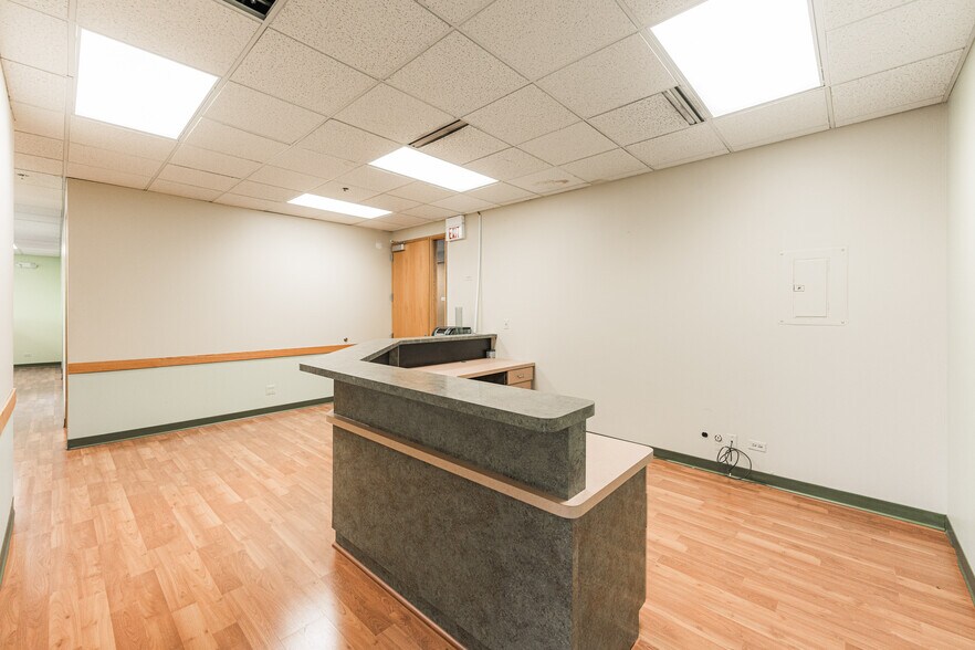 More Photos Of 290 Springfield Dr, Bloomingdale Medical For Lease