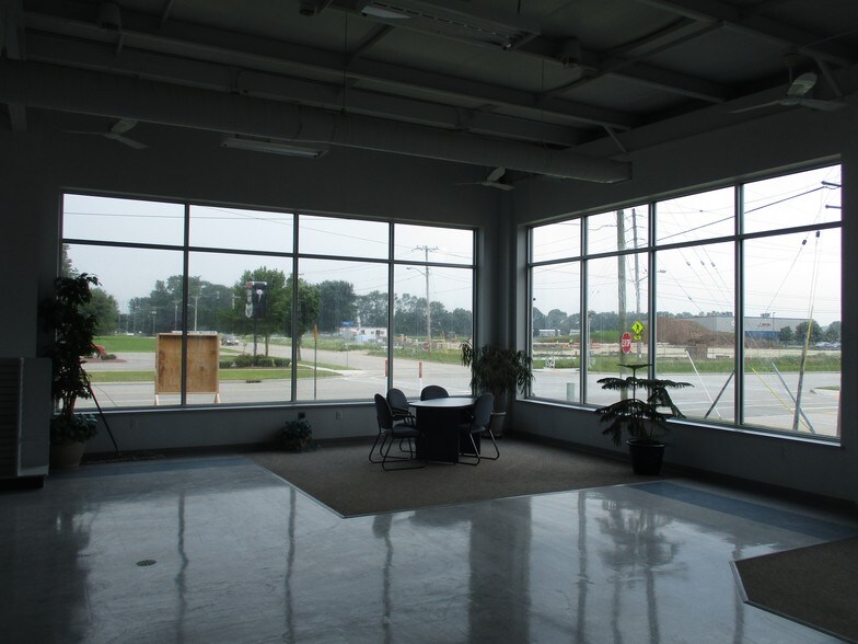 More Photos Of 3420 Dewey St, Manitowoc Freestanding For Lease