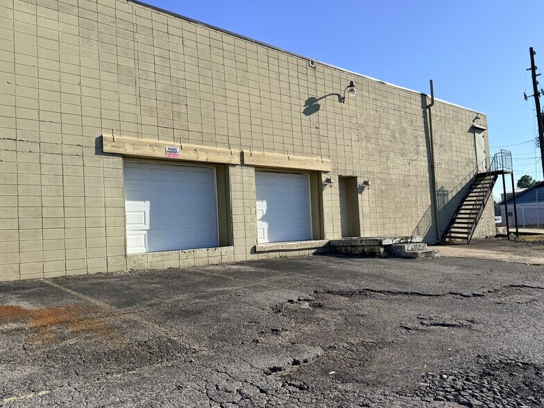 More Photos Of 106 Free Hill Rd, Hendersonville Warehouse For Lease