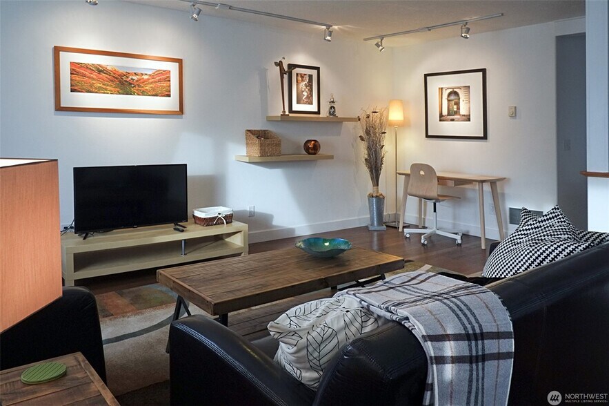 More Photos Of 112 1st Ave S, Ilwaco Storefront For Sale
