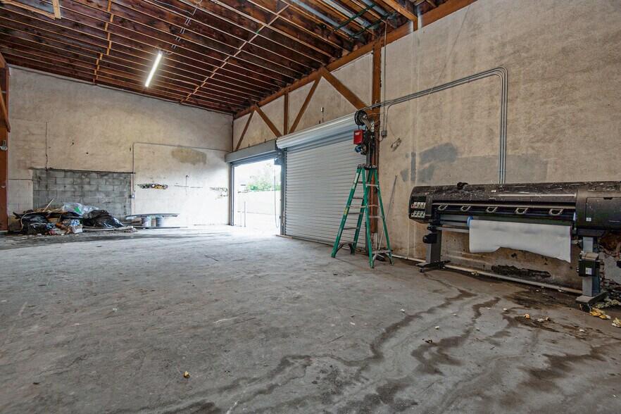 More Photos Of 5557 Cahuenga Blvd, North Hollywood General Retail For Sale