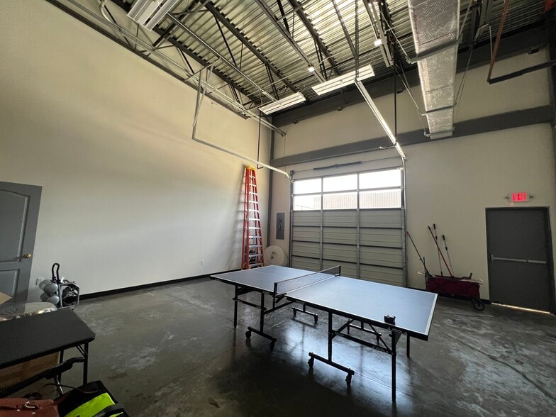 More Photos Of 4227 S Main St, Stafford Light Manufacturing For Lease