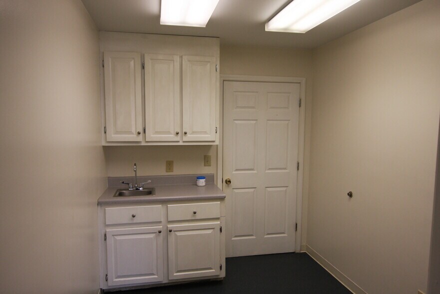 More Photos Of 691 N Cave Spring St, Cedartown Specialty For Sale