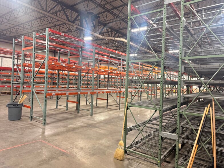 More Photos Of 7522-7528 E Pendleton Pike, Indianapolis Research And Development For Lease