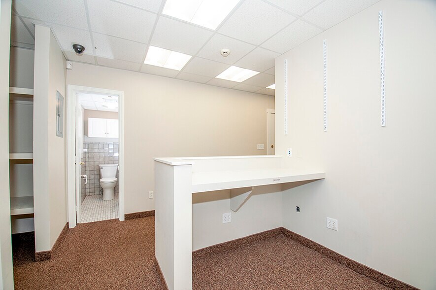 More Photos Of 4 Davis Ct, Brookline Loft Creative Space For Sale