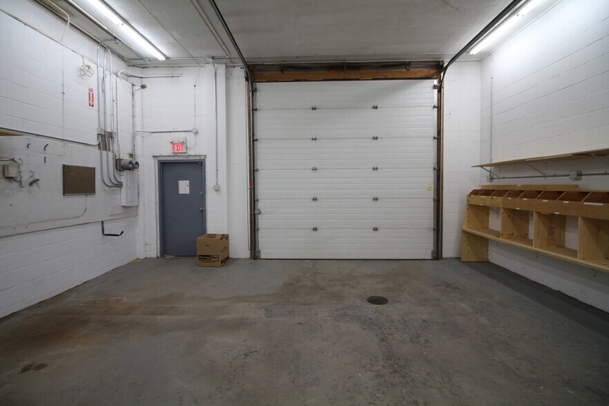 More Photos Of 242 12B St N, Lethbridge Warehouse For Sale