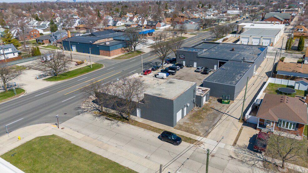 More Photos Of 2189 Eureka Rd, Wyandotte General Retail For Lease