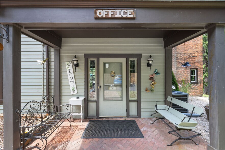 More Photos Of 40 Hospital Rd, Gettysburg Hotel For Sale
