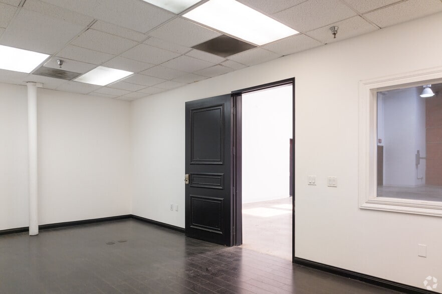 More Photos Of 151-153 W Rosecrans Ave, Gardena Warehouse For Lease