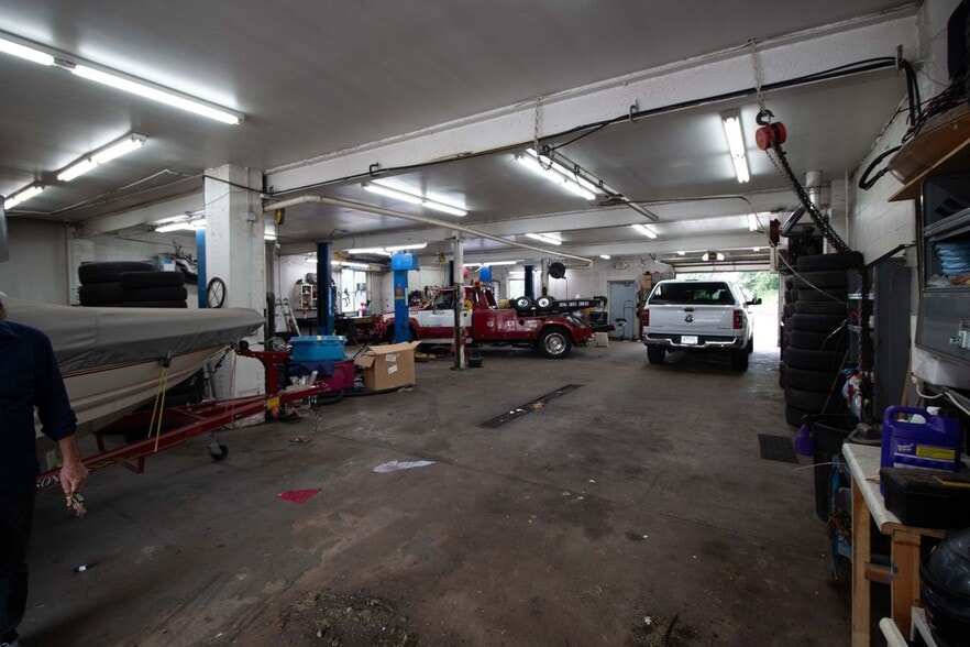 More Photos Of 2626 Central Ave NE, Minneapolis Auto Dealership For Sale