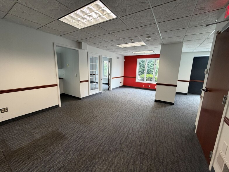 More Photos Of 10 Grove St, Pittsford Office For Lease