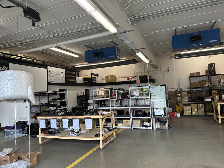 More Photos Of 70 Ridge Rd, Ontario Showroom For Lease