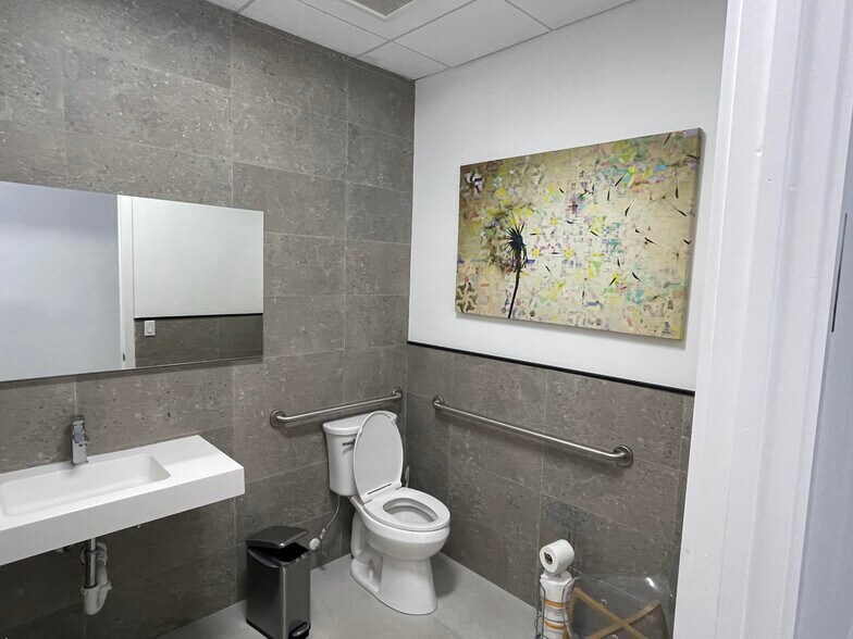 More Photos Of 4302 SW 73rd Ave, Miami Warehouse For Lease