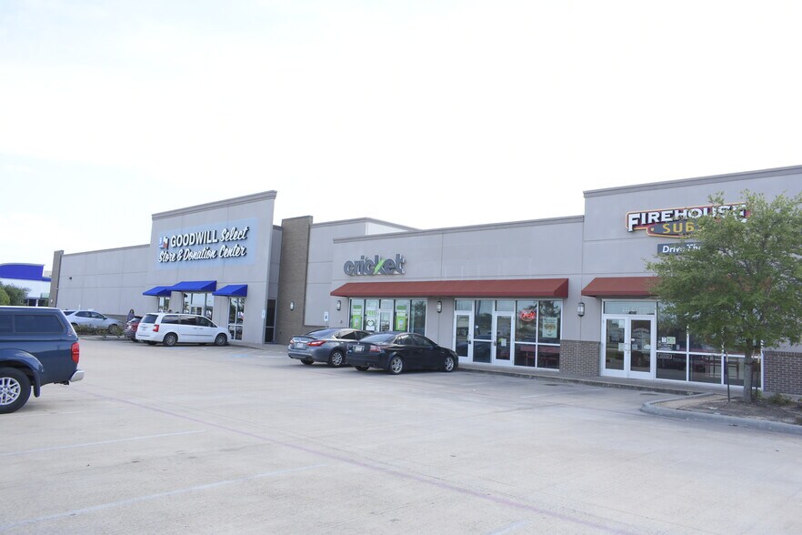 More Photos Of 253 N Bypass 35, Alvin Storefront For Lease