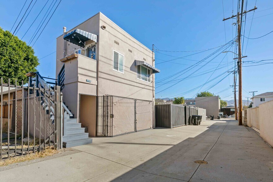 More Photos Of 2114 W Magnolia Blvd, Burbank Storefront For Sale