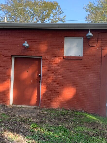 More Photos Of 1224 Meridian St, Nashville Freestanding For Lease