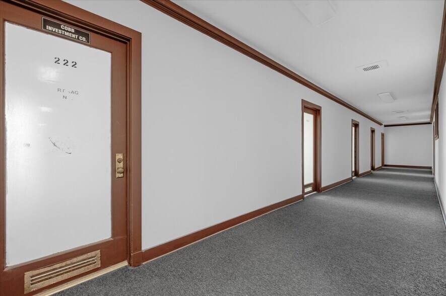 More Photos Of 100 W 7th St, Hanford Storefront Retail Office For Sale