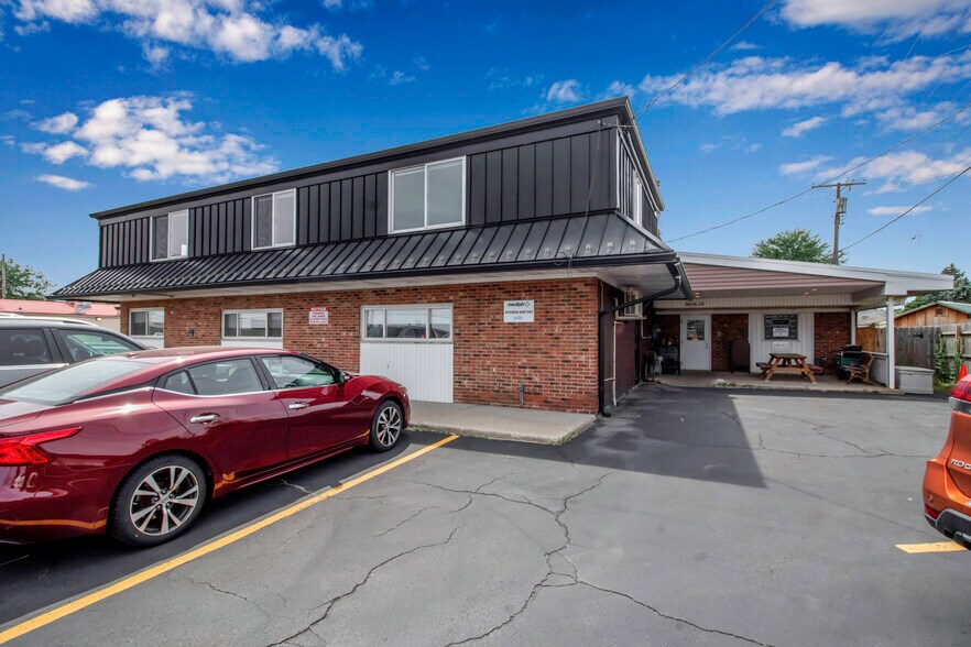 More Photos Of 600 Cayuga Rd, Cheektowaga Light Distribution For Lease