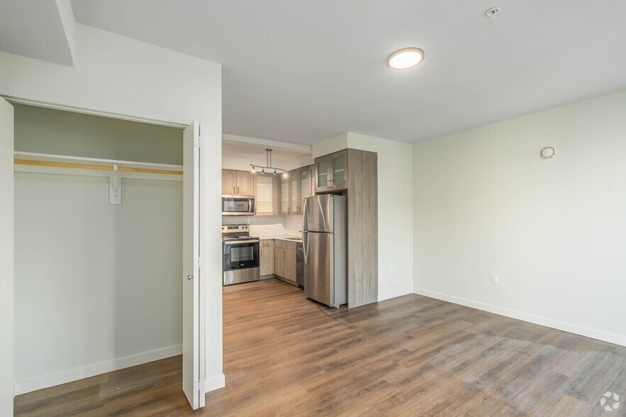More Photos Of 8829 Roosevelt Way NE, Seattle Apartments For Lease