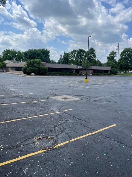 More Photos Of 42700 Schoenherr Rd, Sterling Heights Medical For Lease