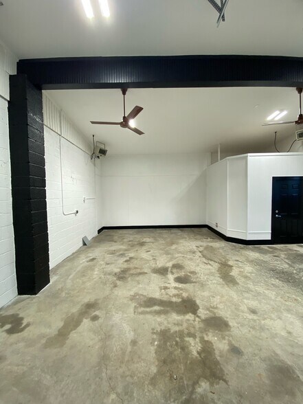More Photos Of 134 Cockeysville, Cockeysville Warehouse For Lease