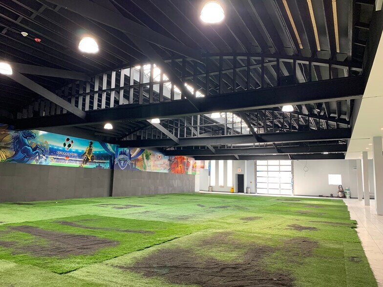 More Photos Of 3801-3809 N Elston Ave, Chicago Industrial For Lease