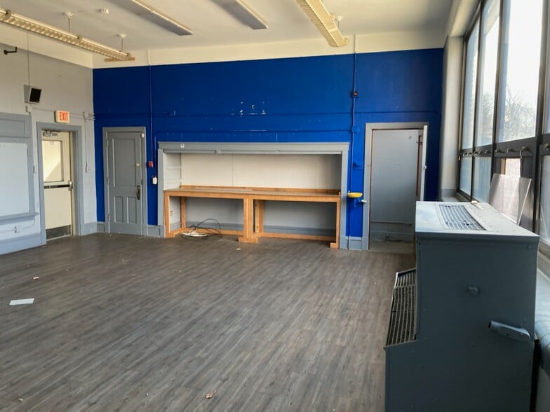 More Photos Of 1 Fairview Ave, Phillipsburg Office For Sale