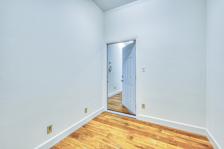 More Photos Of 729 S Main St, Salinas Office For Sale