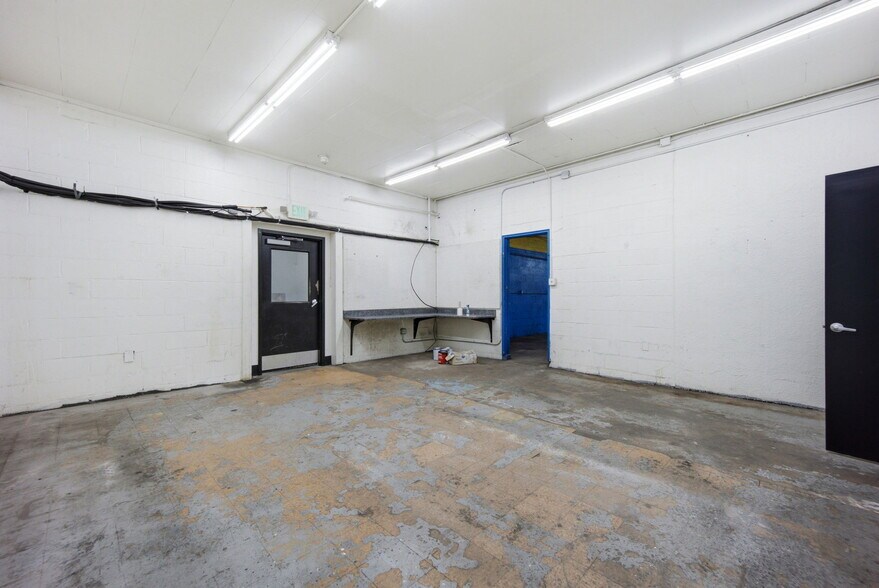 More Photos Of 2800 E Platte Ave, Colorado Springs Auto Repair For Lease