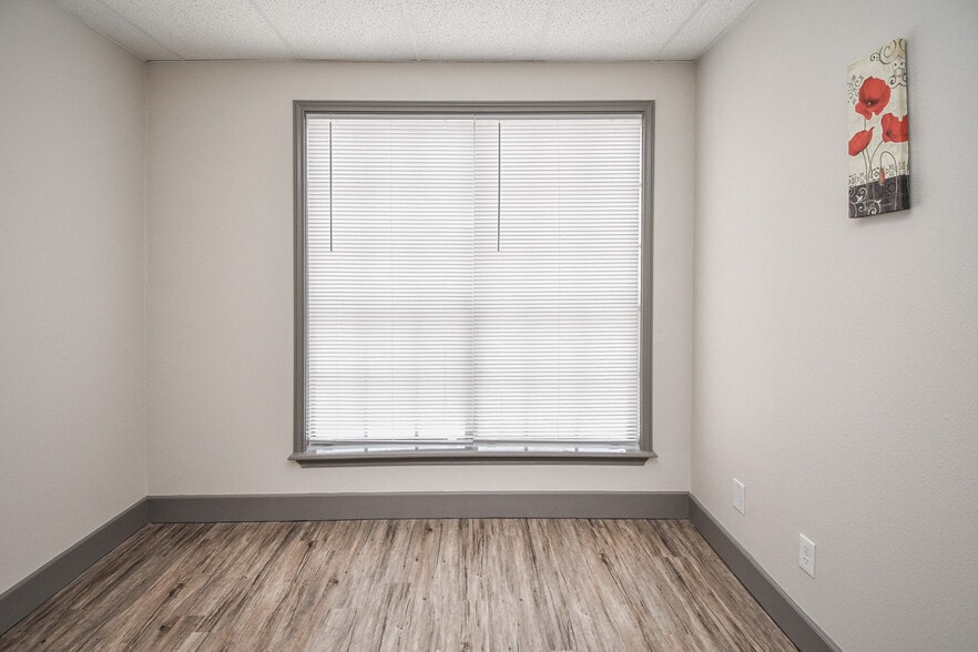 More Photos Of 104 Kelly Dr, Victoria Office For Lease