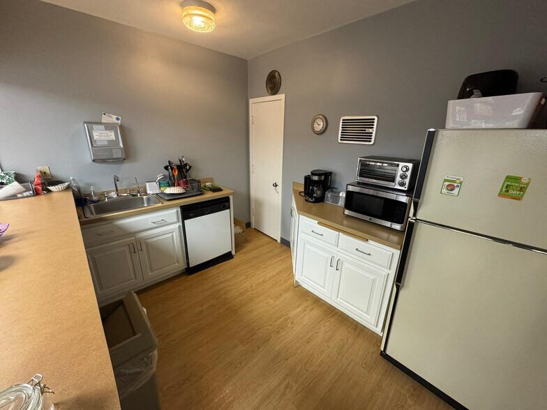 More Photos Of 7100 W Center St, Milwaukee Office For Sale