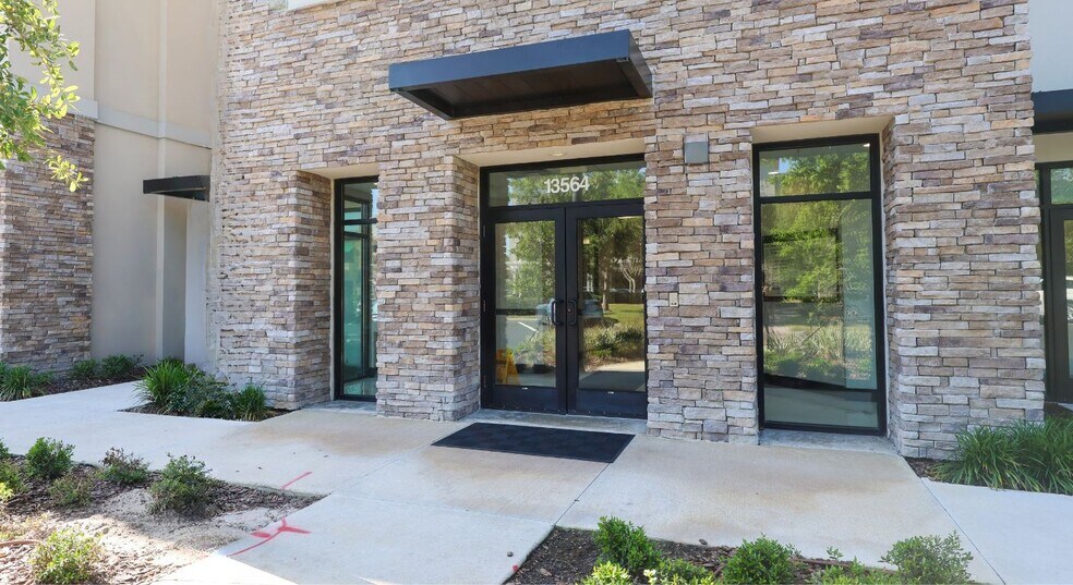 More Photos Of 13564 Village Park Dr, Orlando Office For Sale