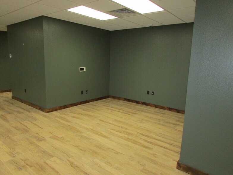 More Photos Of 4015 S County Road 1210, Midland Manufacturing For Sale