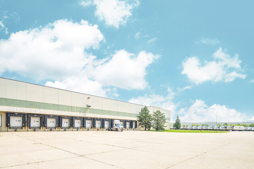 More Photos Of 2380 Sullivan Rd, Aurora Manufacturing For Lease