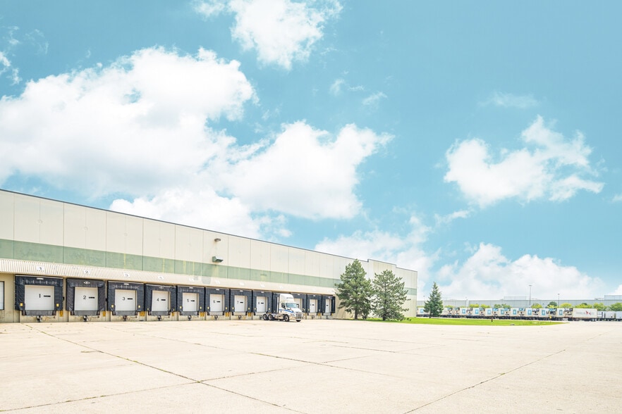 More Photos Of 2380 Sullivan Rd, Aurora Manufacturing For Lease