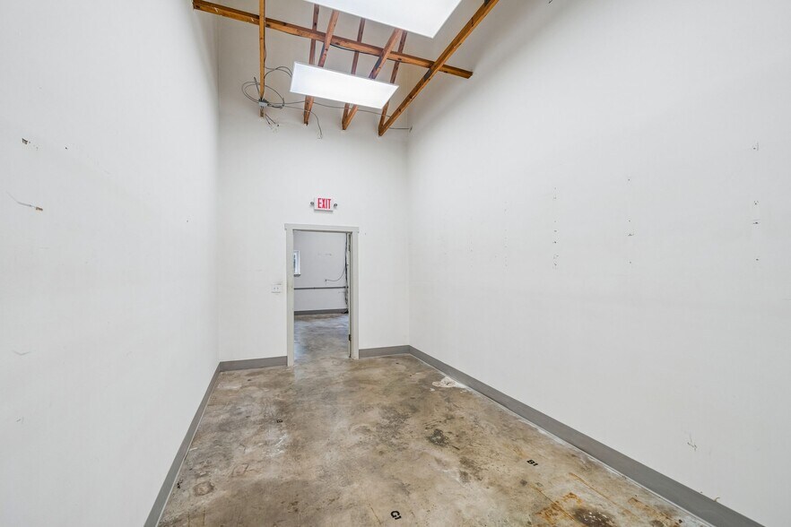 More Photos Of 1719 Signal Point Rd, Charleston Self Storage For Sale
