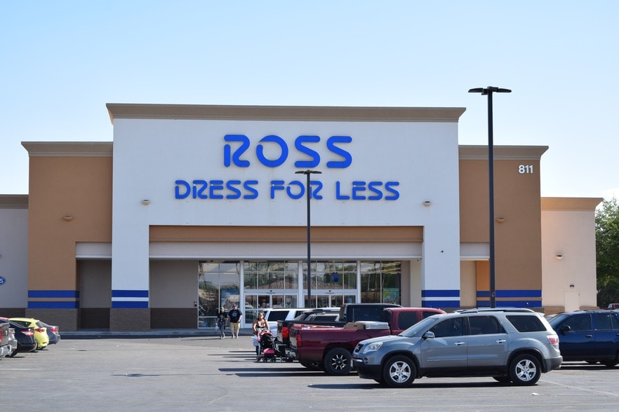 More Photos Of 801-811 W Pierce St, Carlsbad Department Store For Sale