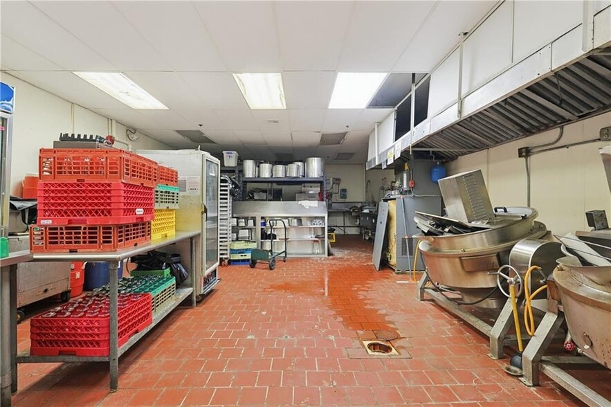 More Photos Of 955 W Shore Rd, Warwick Restaurant For Sale
