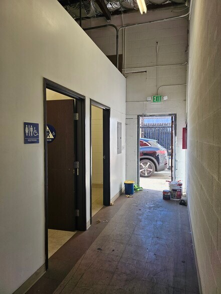 More Photos Of 1116 E 12th St, Los Angeles Warehouse For Sale