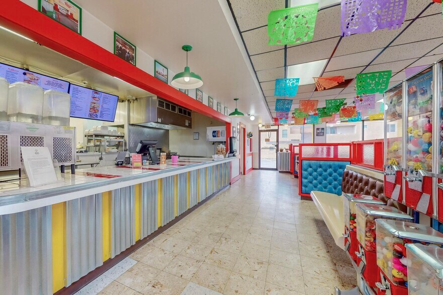 More Photos Of 2130-2301 Chelwood Park Blvd NE, Albuquerque Fast Food For Lease